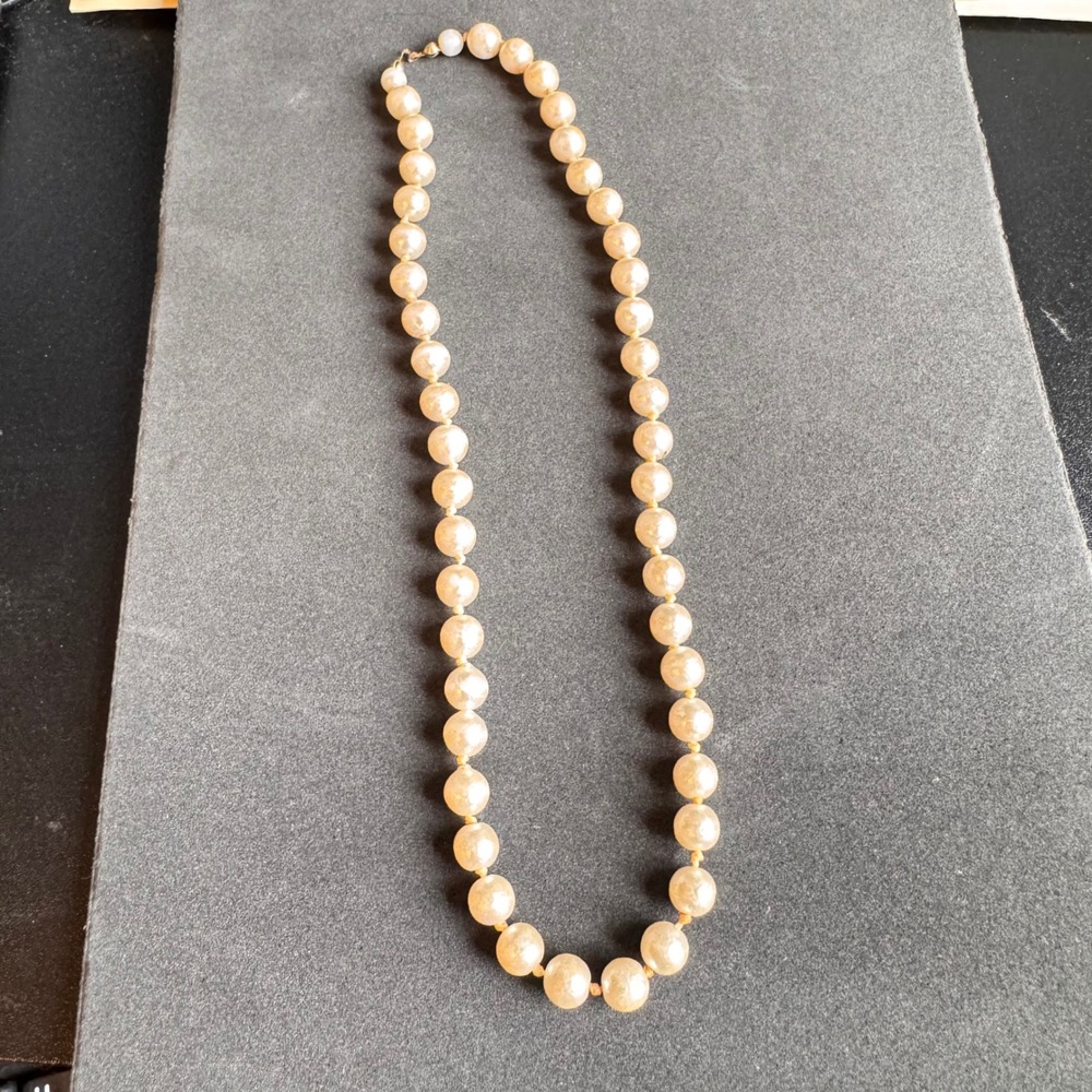 $3 BUNDLE ITEM Vintage Faux Pearl Knotted Strand Necklace Cream Gold Tone Clasp